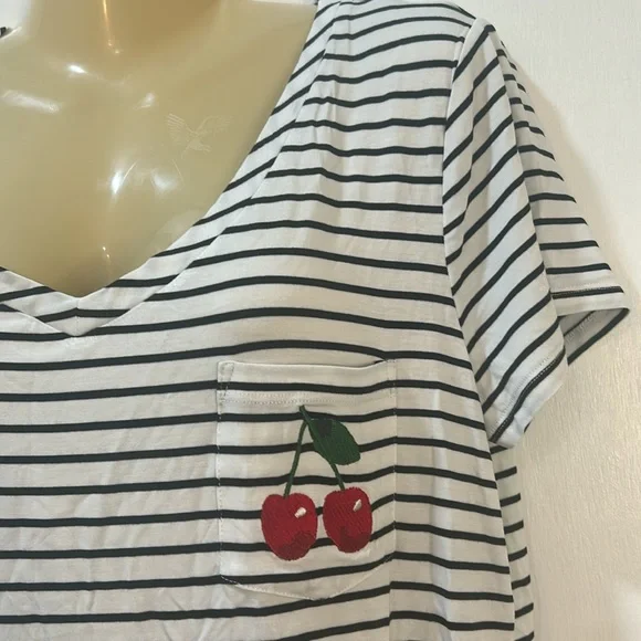 NEIMAN MARCUS BLOUSE WOMEN SZ L SHORT SLEEVE STRIPPED WHITE BLACK W CHERRY NEW - Picture 4 of 9